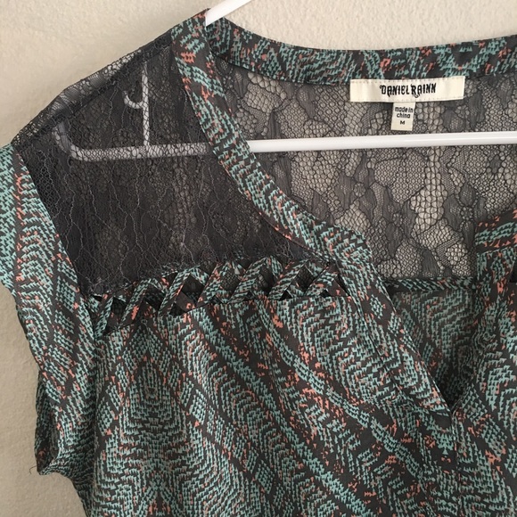 Daniel Rainn Tops - Daniel Rainn Lace Shoulders Top